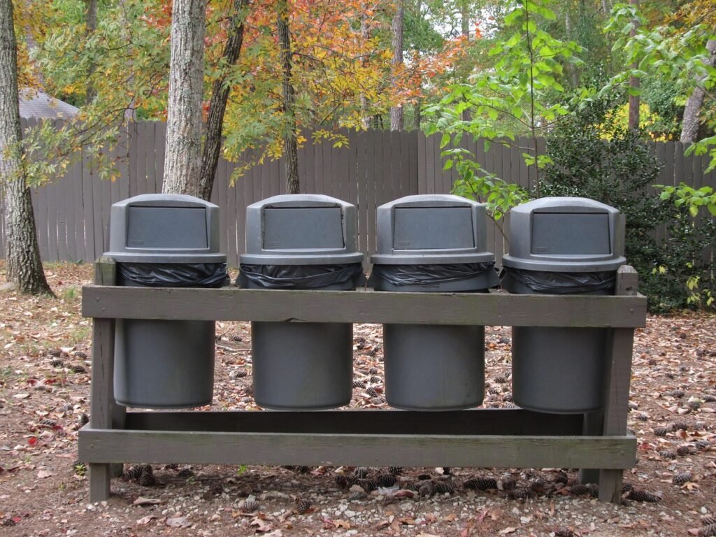 trash, trash cans, can, bin, garbage, container, waste, rubbish, recycle, recycling, basket, environment, disposal, environmental, trashcan, plastic, pollution, refuse, lid, bin, bin, bin, trashcan, trashcan, trashcan, trashcan, trashcan