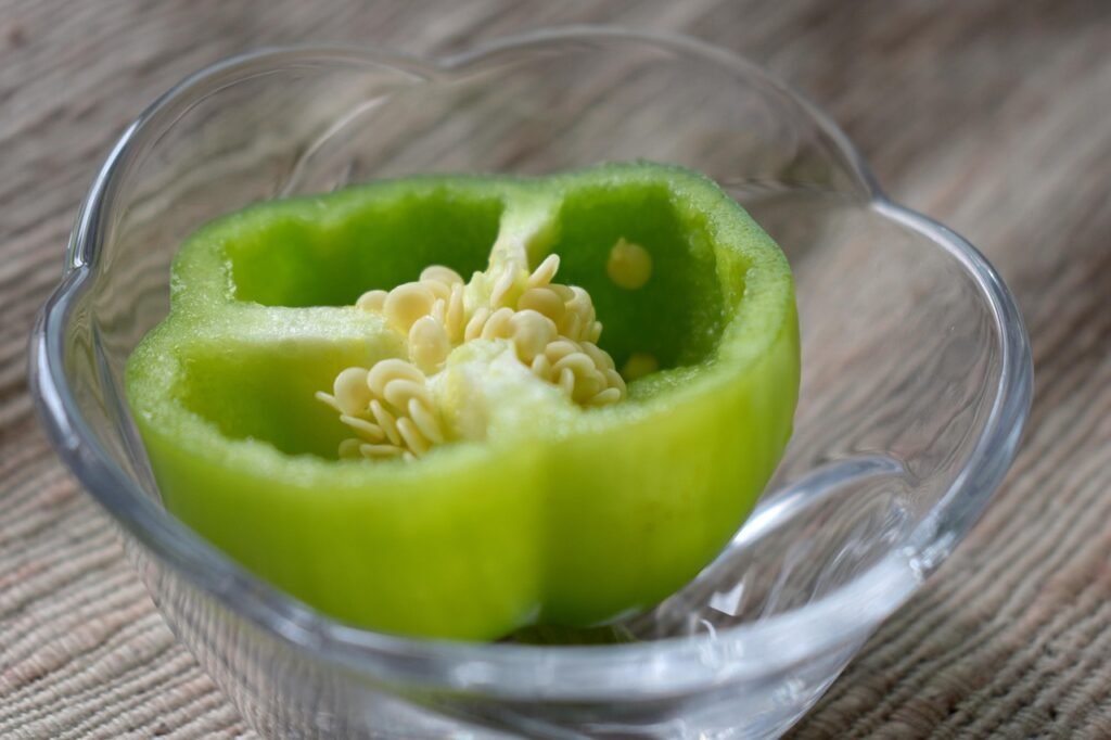 capsicum, bell pepper, green, sliced