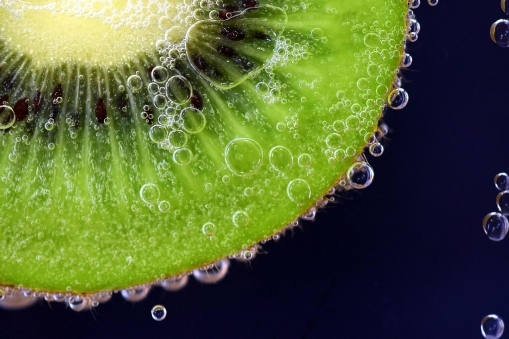 kiwi, kiwi under water, close up, kiwi in the water, coctail, blow, air bubbles, gush, green, fruit, yummy, cute, disc, slice kiwi, kiwi slice, under water, fresh, refreshment, bubble, immersion, kiwi, kiwi, kiwi, kiwi, kiwi