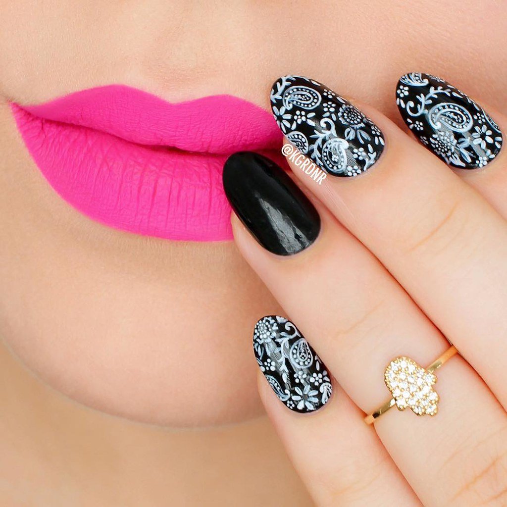 Red black nail manicure